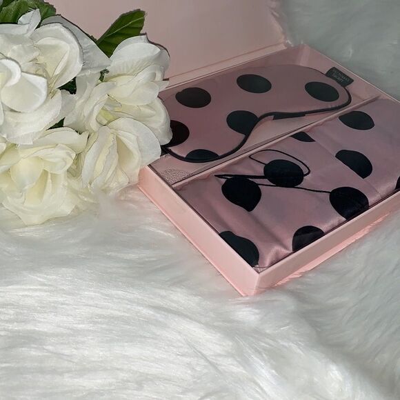 Victoria's SECRET Satin Pillowcase & Eye Mask Set - Picture 10 of 10